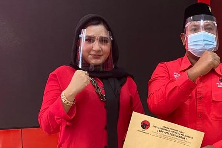 Laila Fadia Elfouz Rafiq dan Riswadi. Foto : Kompas