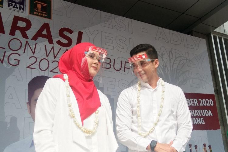 Yesi Karya Lianti dan Adly Fairuz. Foto : Kompas