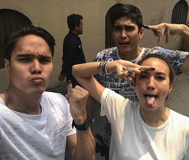 Kakak beradik seleb