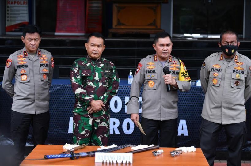 Polisi dan Simpatisan Riziek Shihab Bentrok, 6 Orang Tewas
