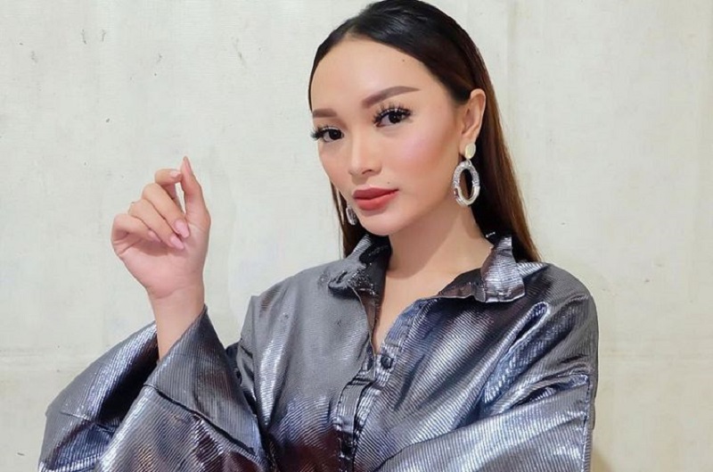 Kisah Cinta Artis