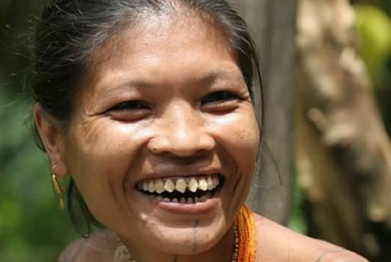Bikin Tambah Cantik, Kenali Tradisi Kerik Gigi pada Wanita Mentawai Sumatra Barat
