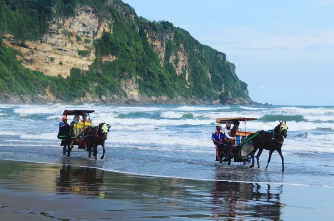 Keajaiban Pantai Parangtritis di Yogyakarta, Bikin Wisatawan Nyaman