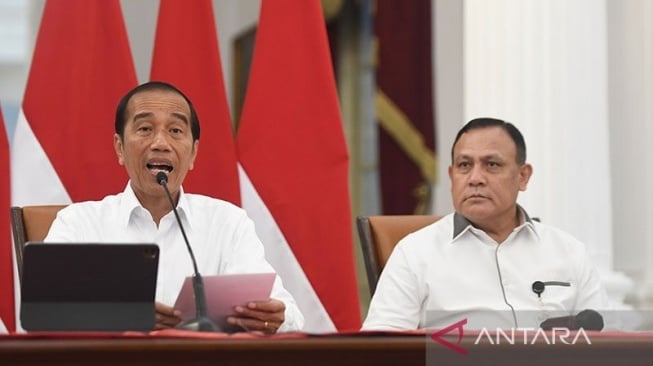 Surat Pengunduran Diri Firli Bahuri Tak Ada di tempat area Meja Jokowi 
