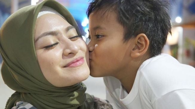 Ferdy Anak Sule Menolak Dicium Nathalie Holscher Jadi Omongan