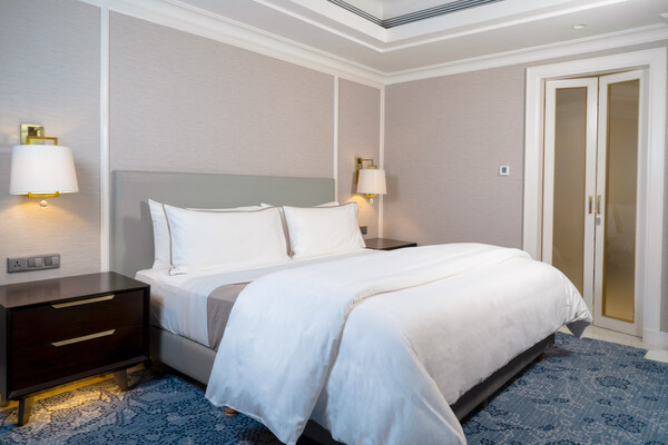 Westin Surabaya Tingkatkan Kenyamanan Tamu dengan Heavenly Bed Generasi Baru