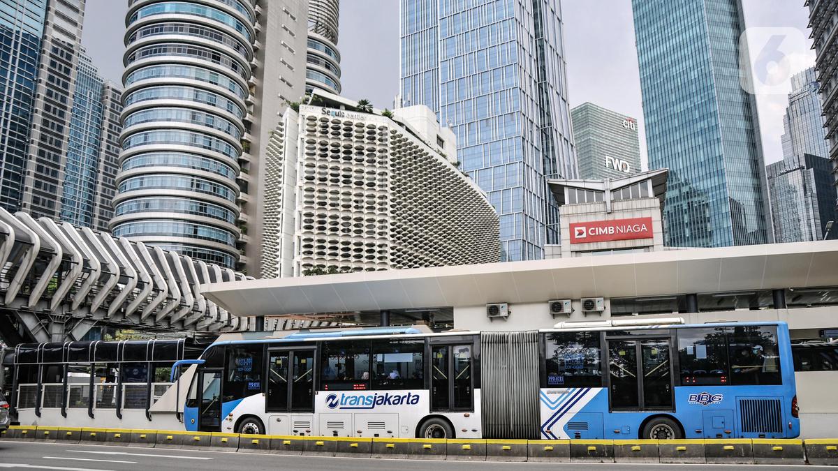 Transjakarta Layani 24 Jam pada Malam Tahun Baru 2025 di 13 Koridor Utama
