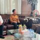 wapres-gibran-bersilaturahmi-ke-kediaman-hendropriyono,-belajar-soal-strategi-bangsa