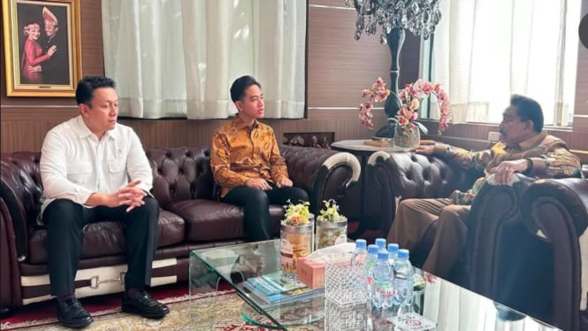wapres-gibran-bersilaturahmi-ke-kediaman-hendropriyono,-belajar-soal-strategi-bangsa