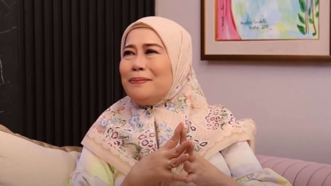 Dewi Yull Beberkan Penyebab Mata Kanan Alami Kebutaan