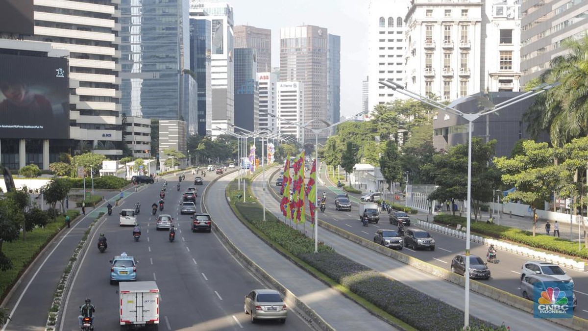 Penjualan Mobil Anjlok, NPL KPR Merekah: Ekonomi Tertekan?