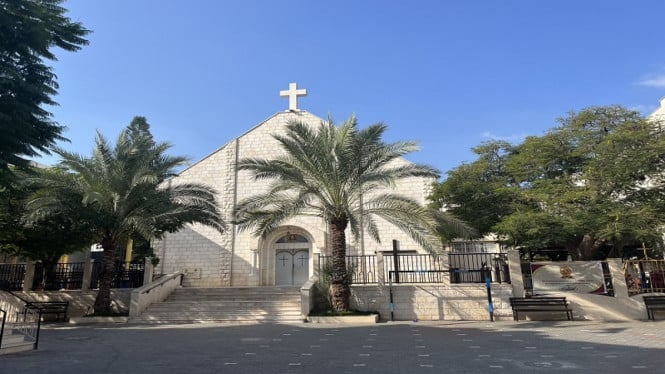 israel-serang-satu-satunya-gereja-katolik-di-gaza,-dua-wanita-tewas