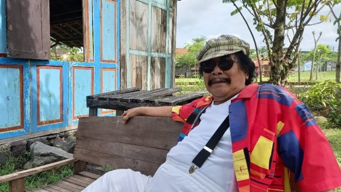 Jaja Miharja Tetap Berkarya, Kini Gunakan Kursi Roda