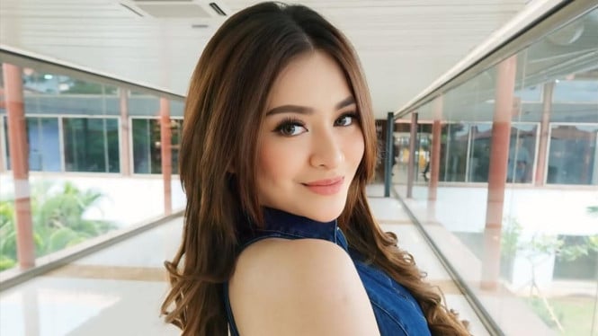 Cat Rambut Baru, Nathalie Holscher Langsung Unfollow Teman?