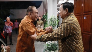 prabowo-sambut-anwar-ibrahim,-akan-teken-mou-perbatasan