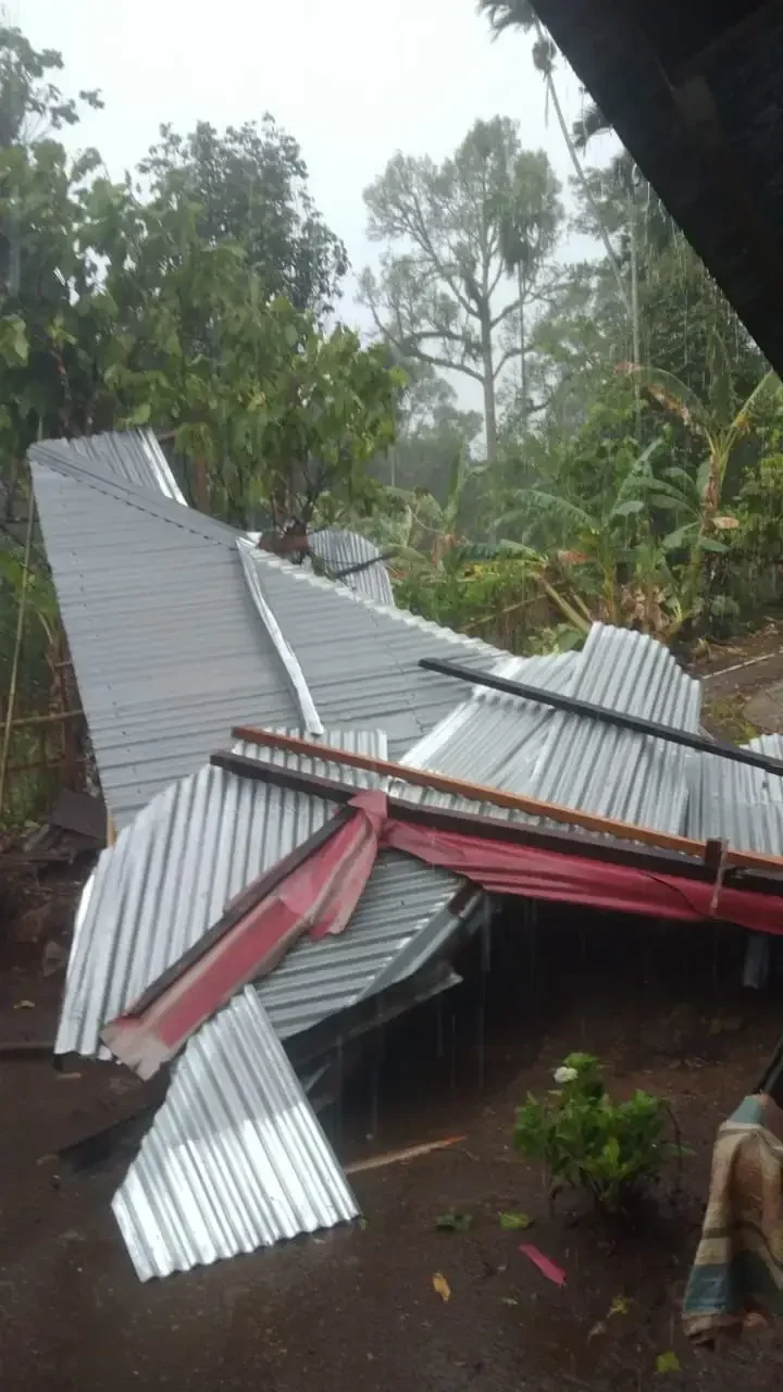 Angin Kencang Rusak Belasan Rumah di Limapuluh Kota, Kerugian Capai Rp61 Juta