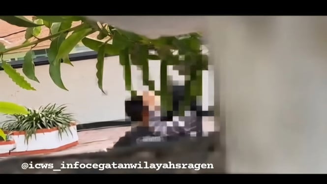 viral-aksi-mesum-sepasang-remaja-di-lingkungan-rumah-dinas-bupati-sragen
