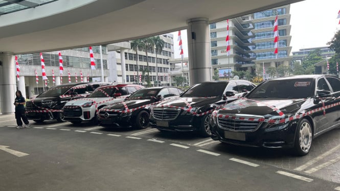panggilan-diabaikan!-mercy-hingga-mini-cooper-riza-chalid-diangkut-kejagung,-uang-dolar-juga-disita