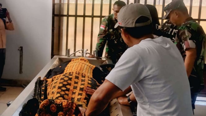 jenazah-anaknya-tidak-diautopsi-karena-tak-ada-dokter-forensik,-ayah-prada-lucky-ngamuk