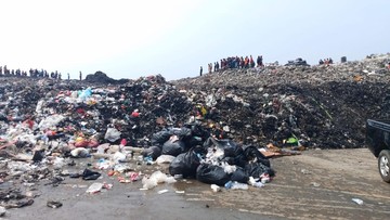 sampah-di-tpa-galuga-bogor-longsor,-satu-orang-tewas