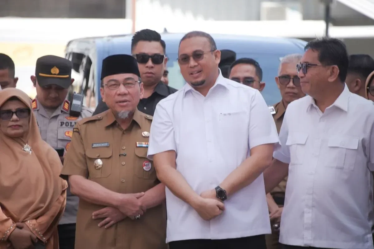 Nasir-Rosiade Aktif Sosialisasikan MBG di Padang