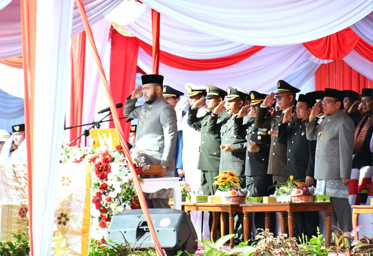 wali-kota-fadly-amran-pimpin-upacara-hut-ke-80-ri-di-padang