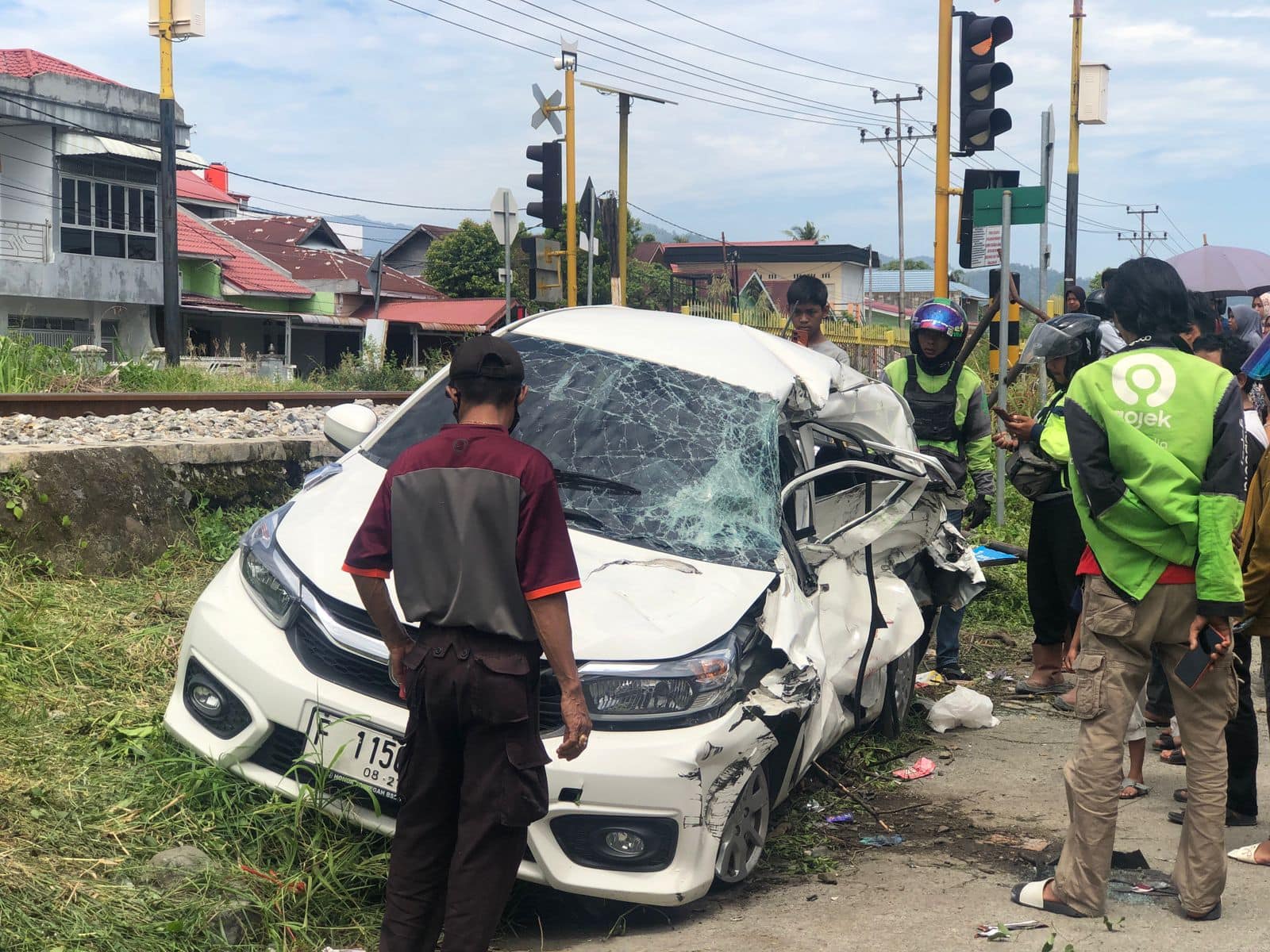 kecelakaan-maut-brio-vs-kereta-api,-dua-korban-meninggal-dunia