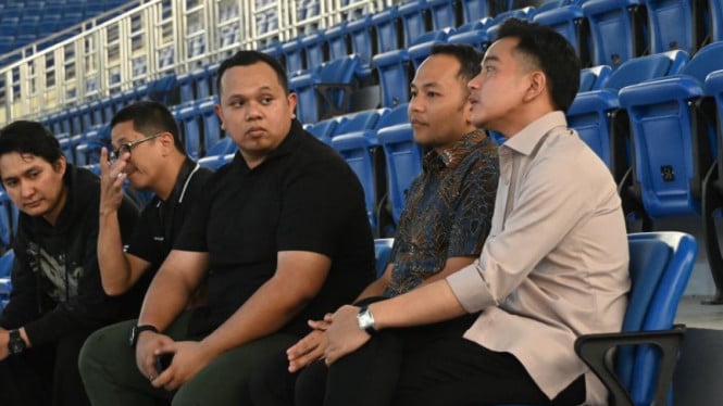 terbang-ke-solo,-wapres-gibran-minta-renovasi-gor-indoor-manahan-segera-rampung