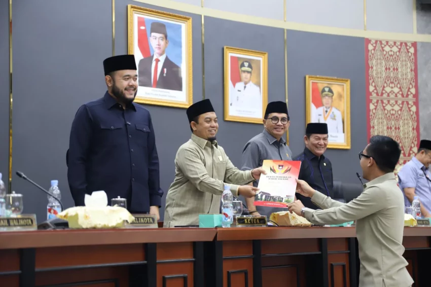 padang-sahkan-sembilan-perda,-fokus-tingkatkan-kebersihan-kota