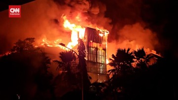 video:-penampakan-gedung-dprd-makassar-yang-dibakar-saat-demo-ricuh