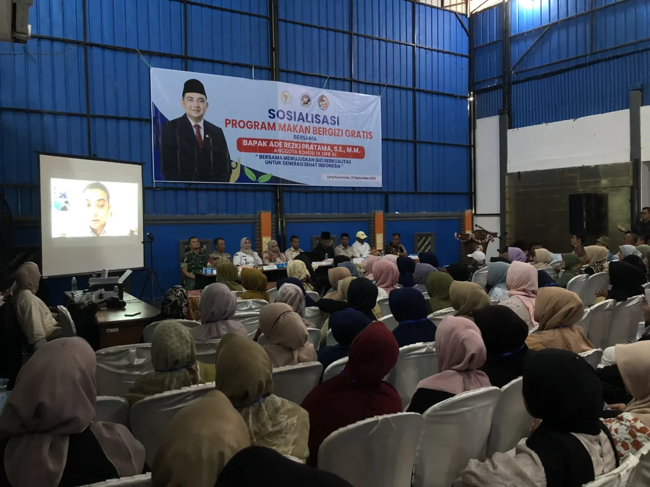 Ade Rezki Sosialisasikan Program Makan Bergizi Gratis di Lima Puluh Kota