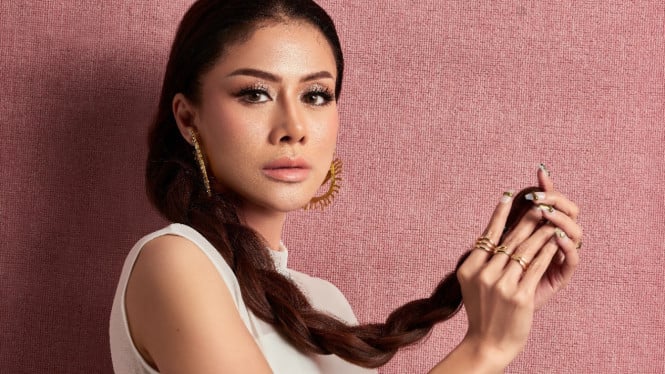 asrilia-rilis-album-mistika-cinta,-hadirkan-kolaborasi-spesial-dengan-pasha-ungu