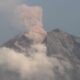 semeru-empat-kali-erupsi-minggu-pagi,-tinggi-letusan-sampai-800-meter
