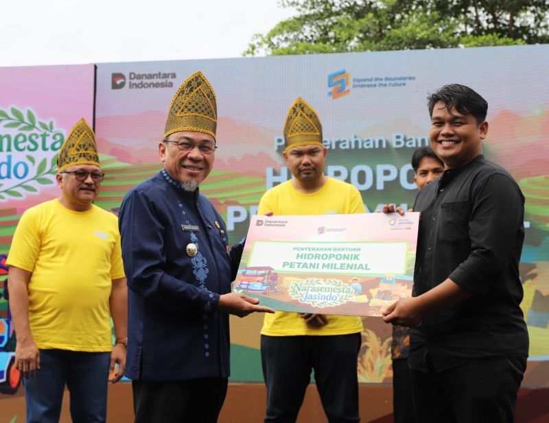 Jasindo Tingkatkan Pertanian Padang, Serahkan Alat dan Hidroponik