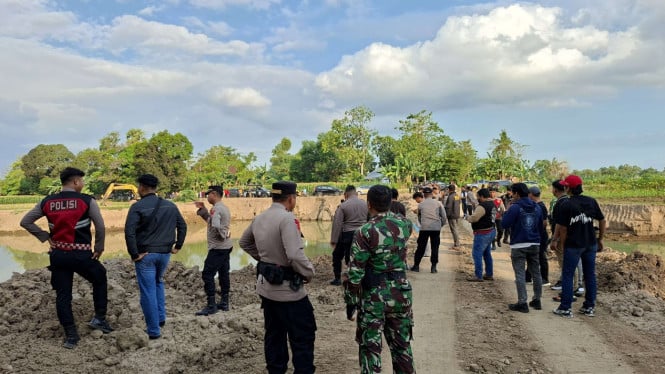 viral-video-ibu-ibu-protes-tambang-pasir-ilegal,-polisi-segel-4-titik-di-gowa