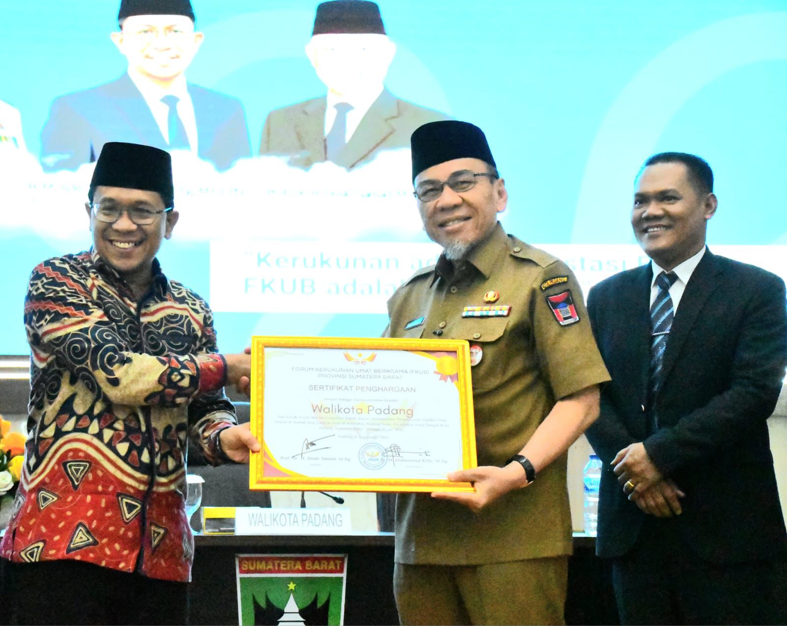 kota-padang-raih-penghargaan-kerukunan-umat-beragama-dari-fkub-sumbar