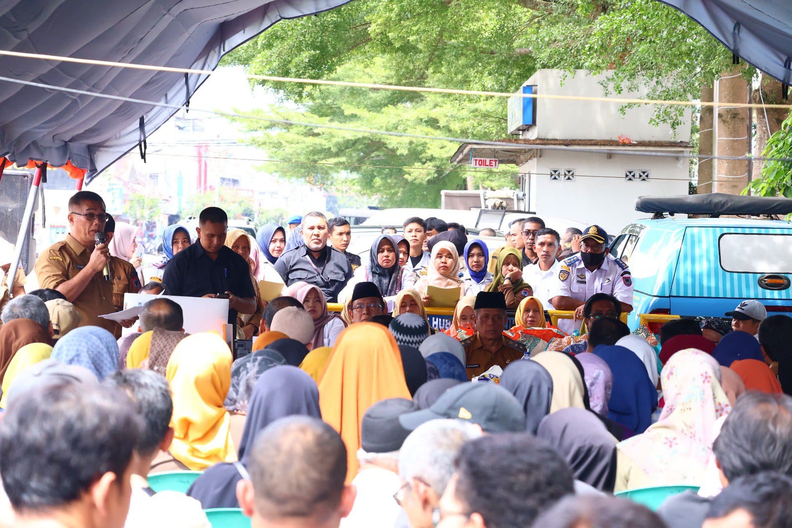 bantuan-tunai-bagi-pedagang-korban-kebakaran-pasar-payakumbuh-disalurkan
