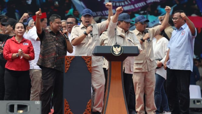 angga-raka-prabowo-duduki-3-jabatan,-pakar-hukum-feri-amsari:-itu-melanggar-konstitusi