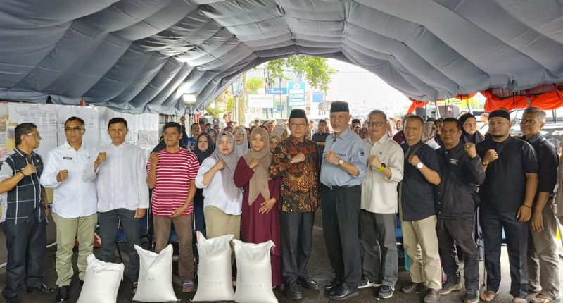 pemprov-sumbar-salurkan-4,1-ton-beras-untuk-korban-kebakaran-pasar-payakumbuh