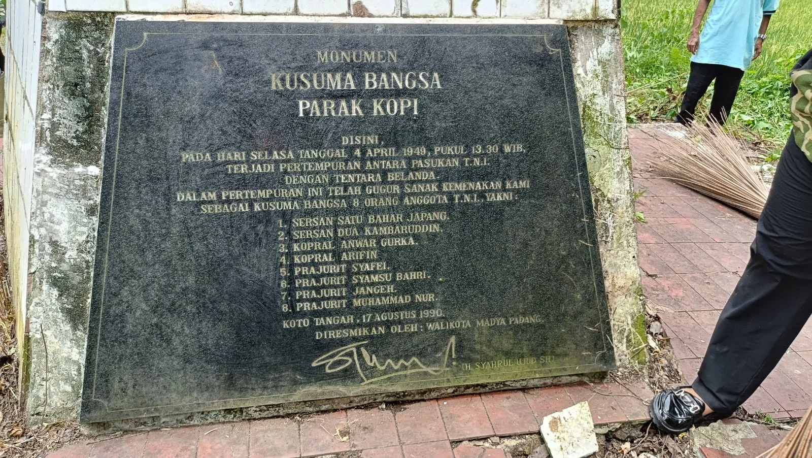 ppm-lvri-jaga-dan-bersihkan-tugu-perjuangan-di-padang