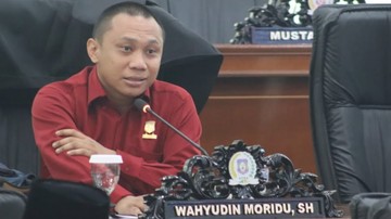 pdip-resmi-pecat-wahyudin-moridu-usai-viral-mau-rampok-uang-negara