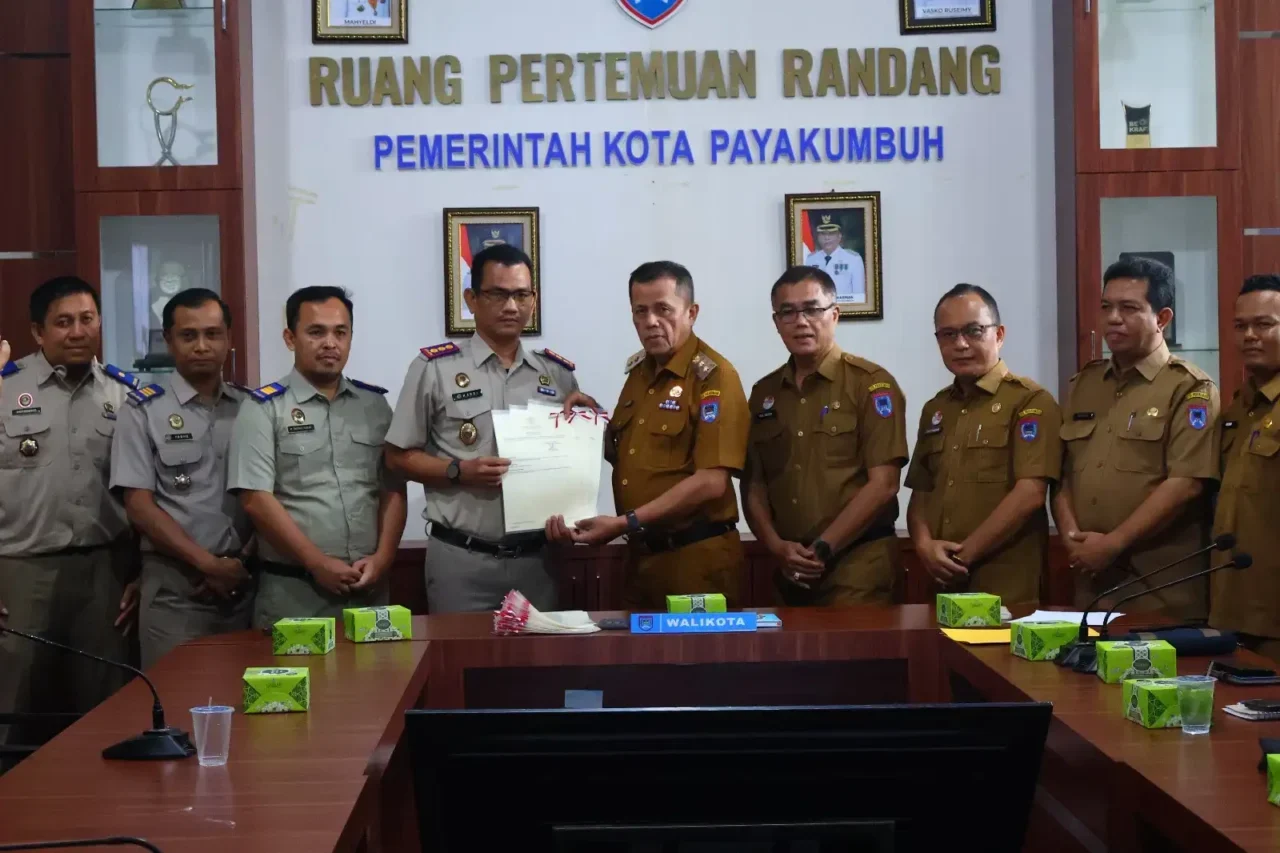 pemko-payakumbuh-terima-penyerahan-sertifikasi-aset-tahun-2025-dari-bpn