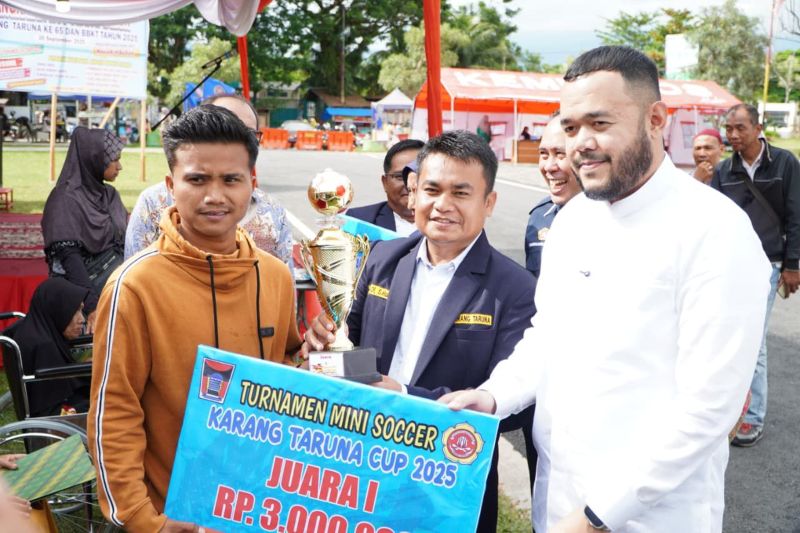 Karang Taruna Padang Gelar HUT, Wali Kota Serahkan Bantuan