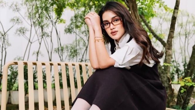 eksplorasi-gaya-casual-chic-prinsa-mandagie,-bongkar-rahasia-selalu-sukses-tampil-kece