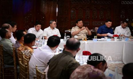 Prabowo Bahas Program Prioritas, Pimpin Rapat Kabinet di Jakarta