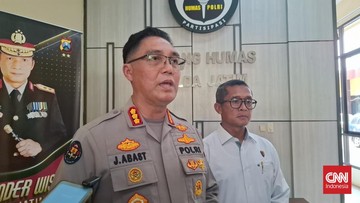 polda-jatim-amankan-buku-milik-aktivis-paul-saat-penangkapan-di-jogja