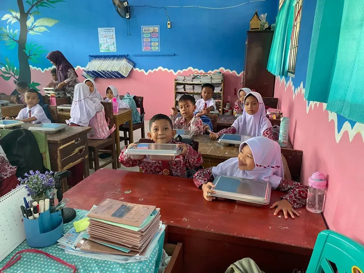Murid SDN 09 Air Pacah Senang Nikmati Program Makan Bergizi Gratis