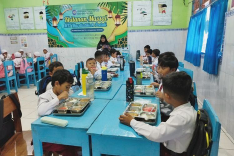 DPR Minta Program MBG Dievaluasi, Tak Perlu Dihentikan Total