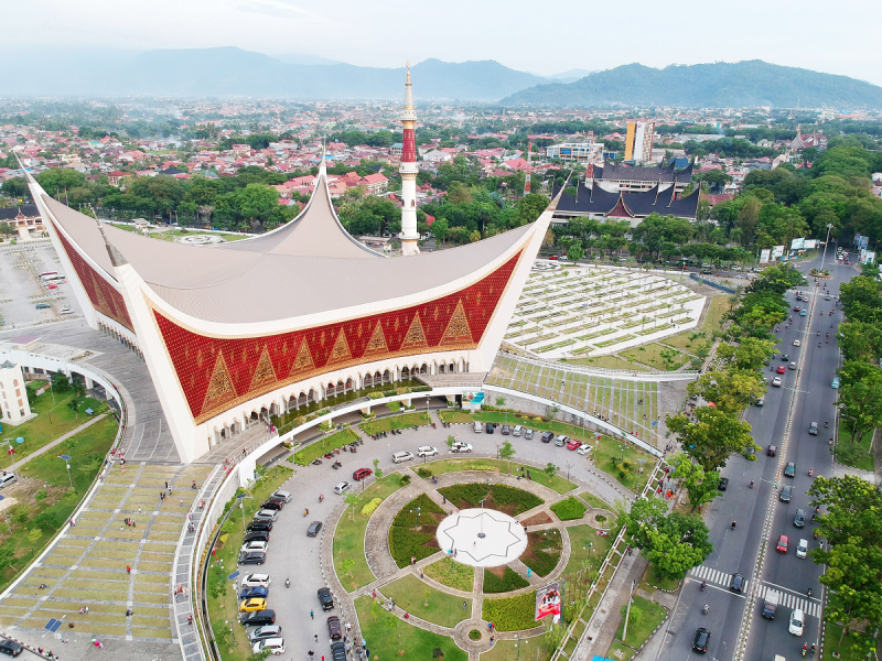 pe-sumbar-terpuruk:-pengusaha-nasional-dorong-pemaksimalan-pariwisata-dan-pertanian