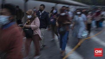 dua-stasiun-sekitar-monas-padat-penumpang-imbas-hut-tni